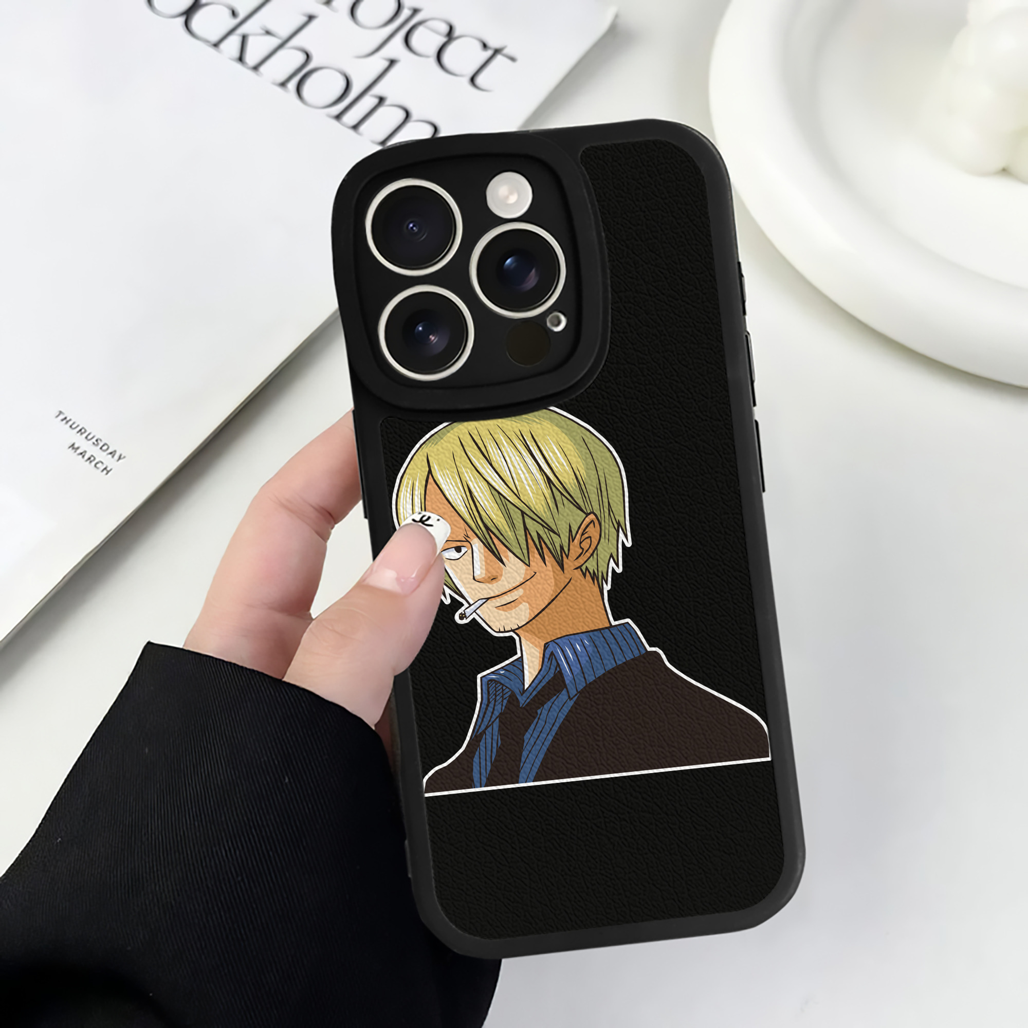 （画像用） ワンピース サンジ ONE PIECE Sanji 【iPhone 16シリーズ対応】シリコンスマホケース（レザー調） 材質：シリコン